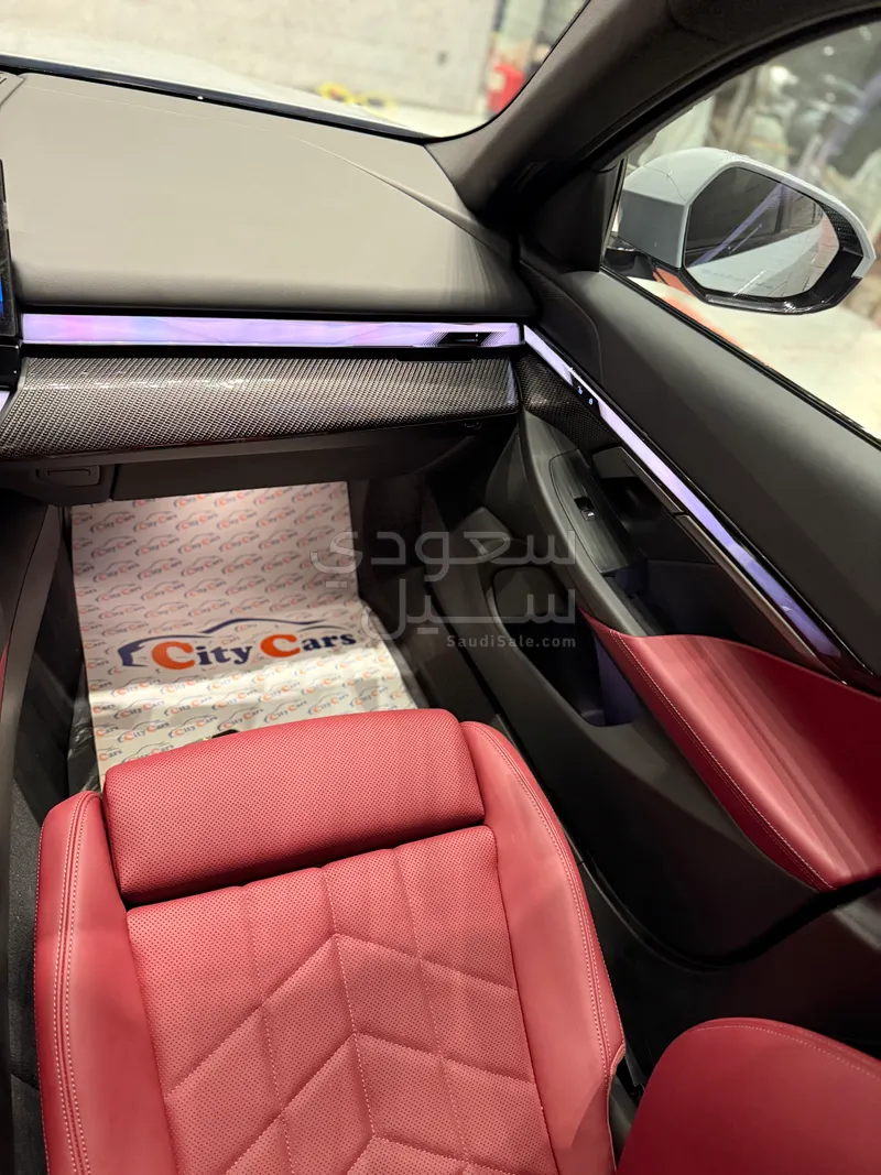 2025 بي ام دبليو الفئة الخامسة 520 أي