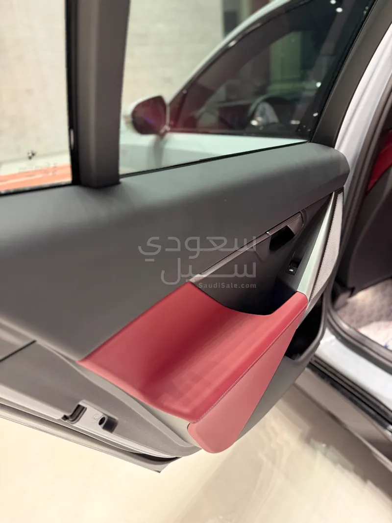 2025 بي ام دبليو الفئة الخامسة 520 أي