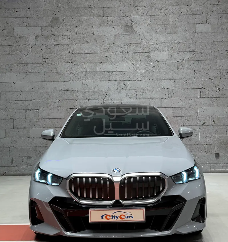 2025 بي ام دبليو الفئة الخامسة 520 أي