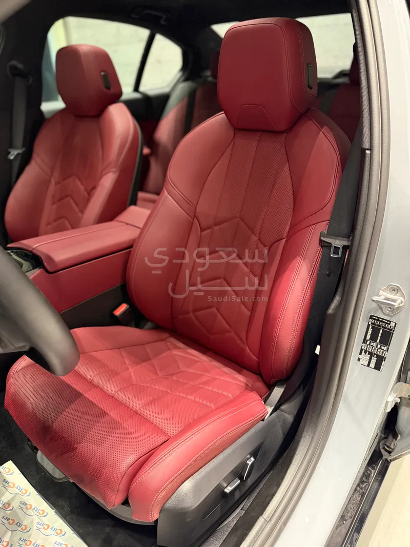 2025 بي ام دبليو الفئة الخامسة 520 أي