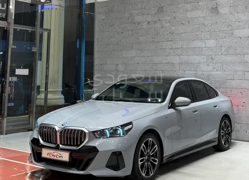 2025 بي ام دبليو الفئة الخامسة 520 أي