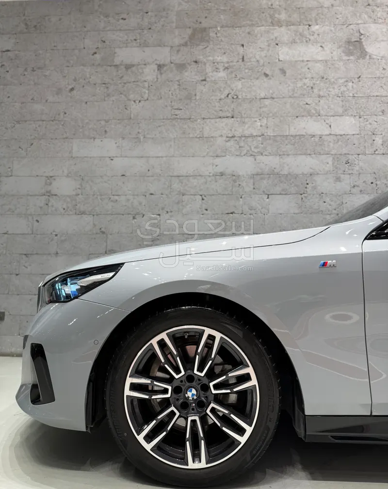 2025 بي ام دبليو الفئة الخامسة 520 أي