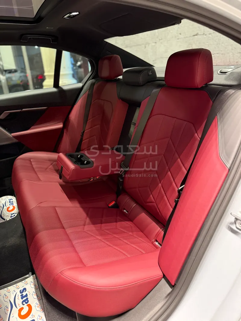 2025 بي ام دبليو الفئة الخامسة 520 أي