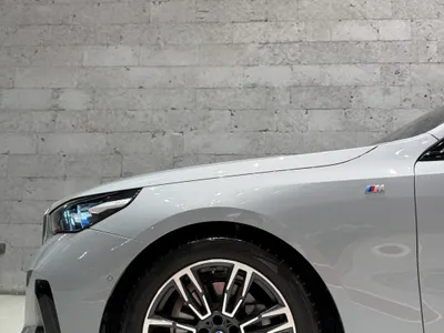 2025 بي ام دبليو الفئة الخامسة 520 أي