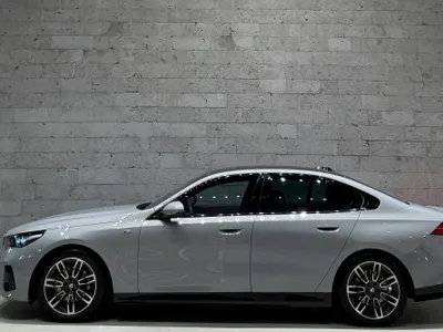 2025 بي ام دبليو الفئة الخامسة 520 أي