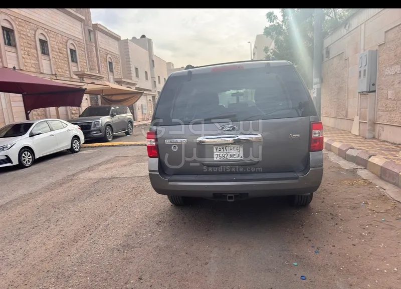 2014 فورد اكسبيديشن اكس ال تي