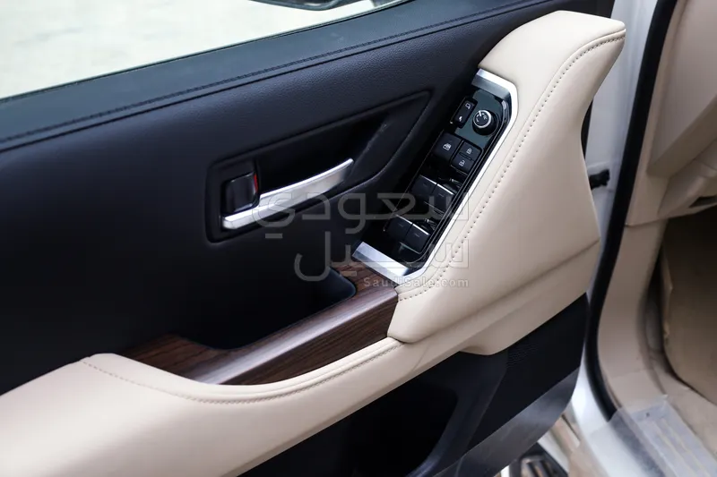 2026 تويوتا لاند كروزر جي اكس ار