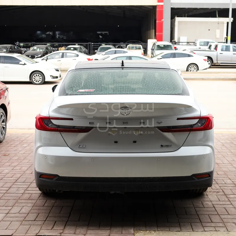 2026 تويوتا كامري ال اي