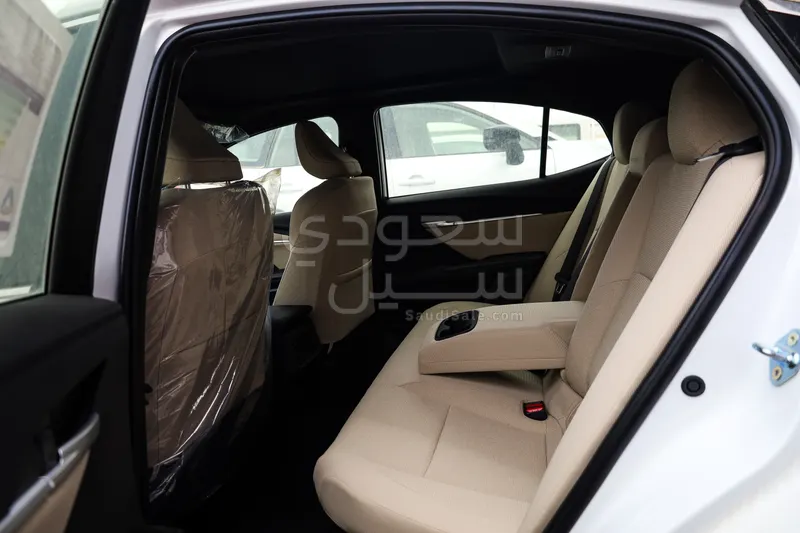 2026 تويوتا كامري ال اي