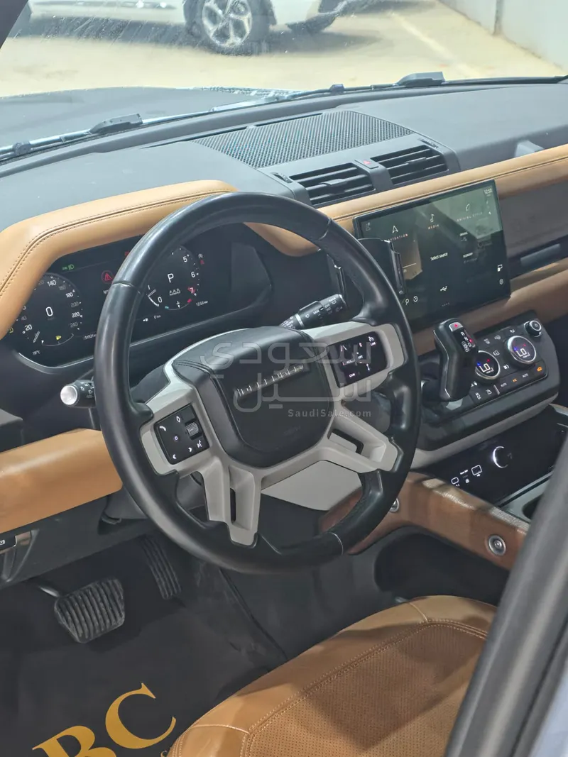 2023 لاند روفر ديفيندر 110