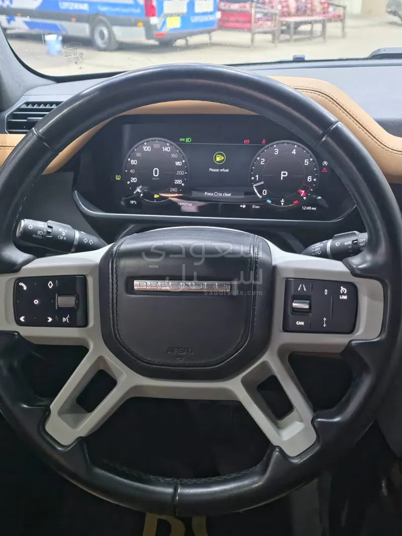 2023 لاند روفر ديفيندر 110