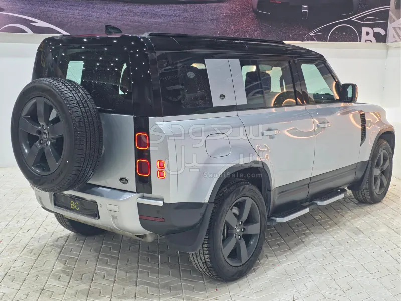 2023 لاند روفر ديفيندر 110