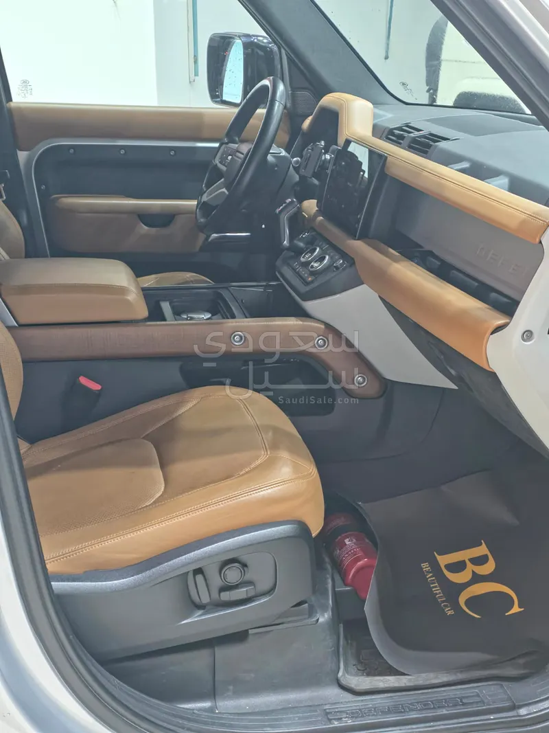 2023 لاند روفر ديفيندر 110