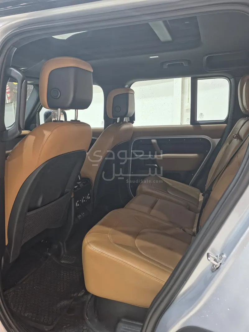 2023 لاند روفر ديفيندر 110