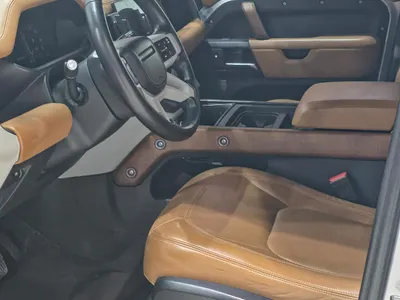 2023 لاند روفر ديفيندر 110