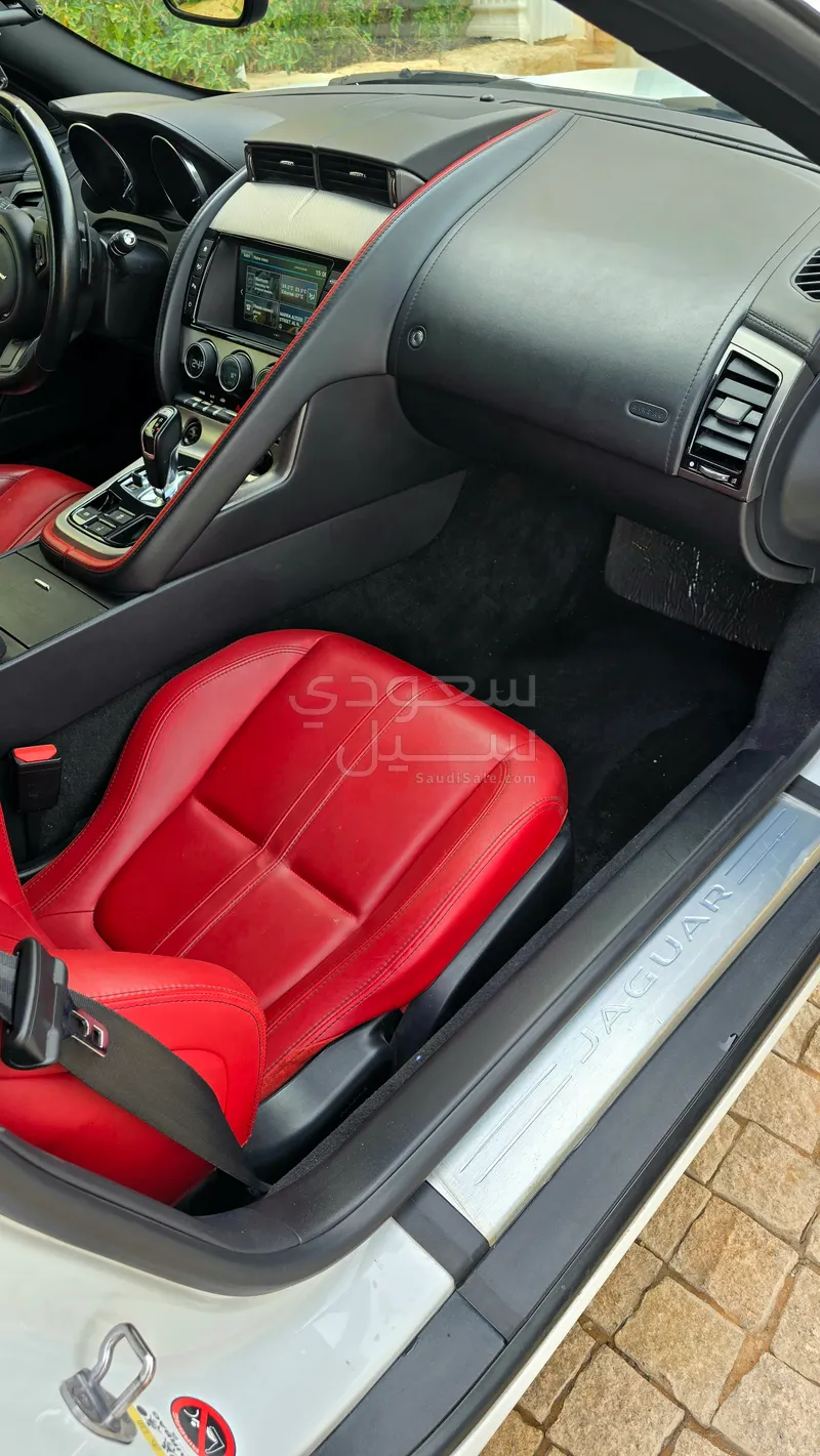 2016 جاكوار اف-تايب