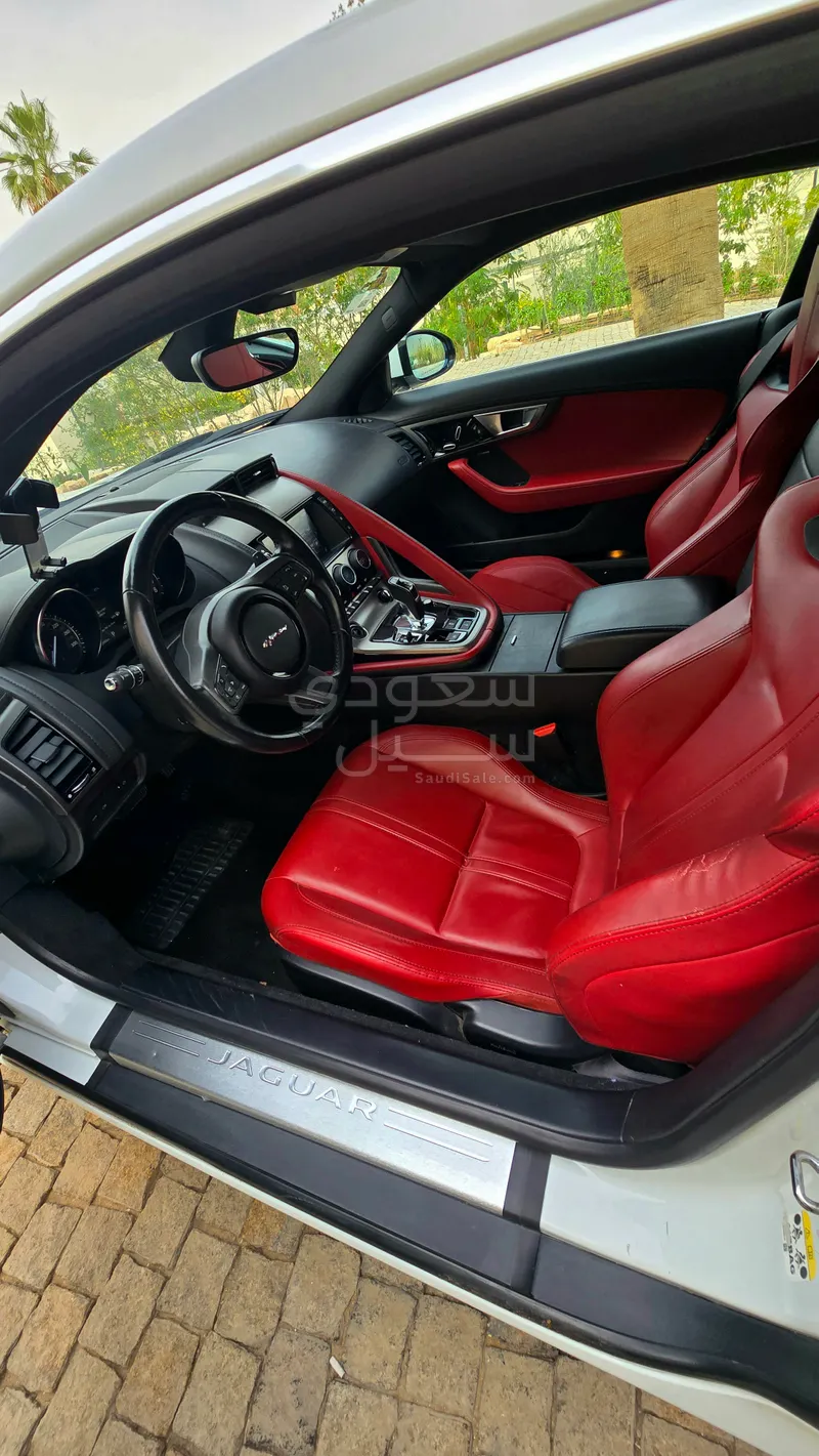 2016 جاكوار اف-تايب