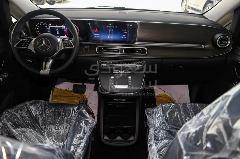 2025 مرسيدس - بنز في 300