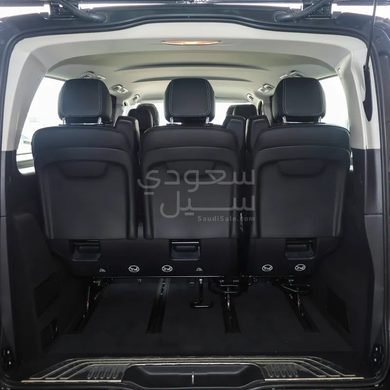 2025 مرسيدس - بنز في 300