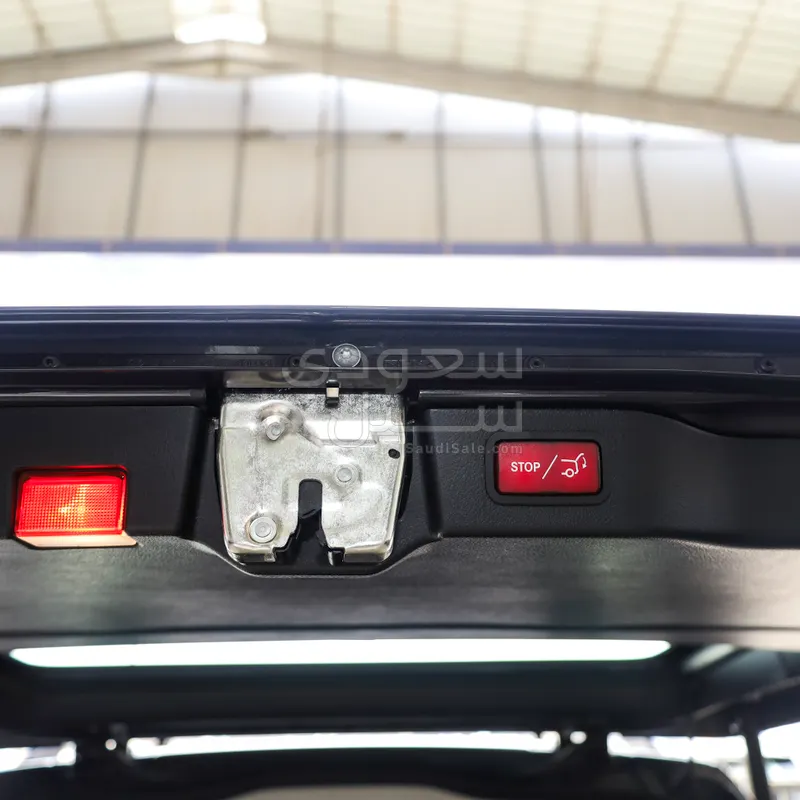 2025 مرسيدس - بنز في 300