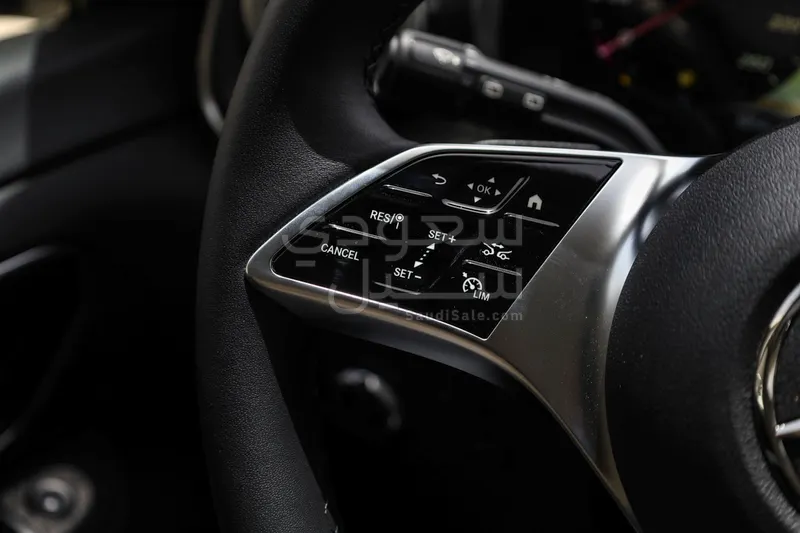 2025 مرسيدس - بنز في 300