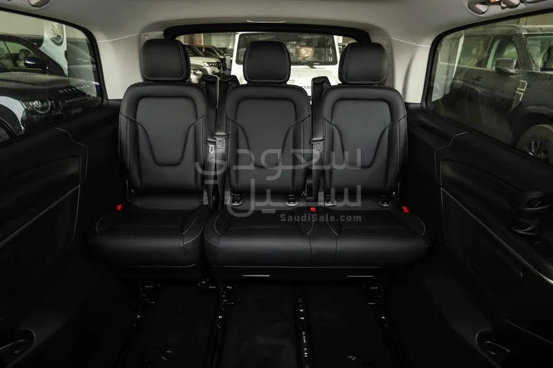 2025 مرسيدس - بنز في 300