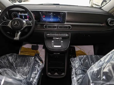 2025 مرسيدس - بنز في 300