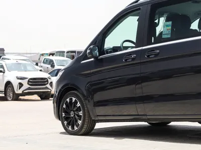 2025 مرسيدس - بنز في 300