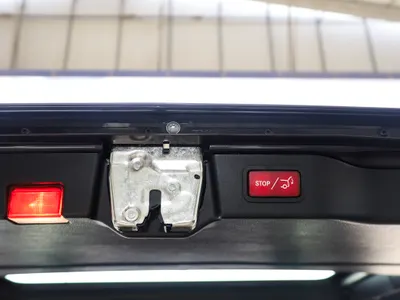 2025 مرسيدس - بنز في 300