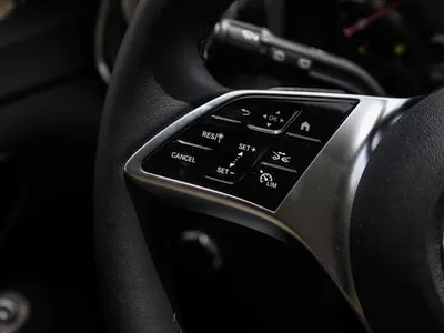 2025 مرسيدس - بنز في 300