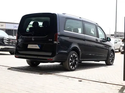 2025 مرسيدس - بنز في 300