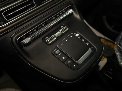 2025 مرسيدس - بنز في 300