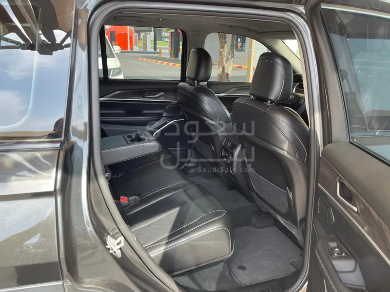 2023 جييب جراند شيروكي ليمتد بلس