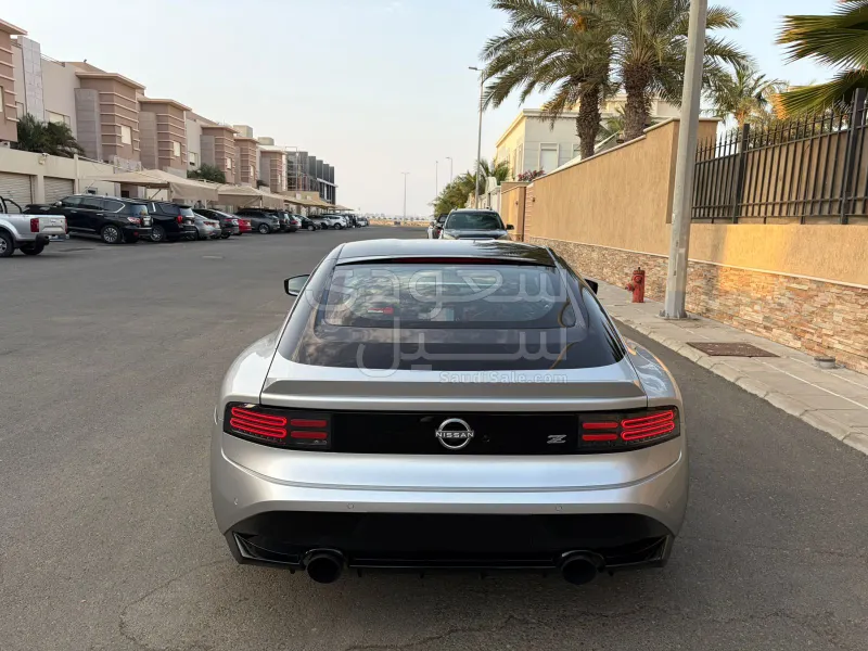 2023 نيسان زد 400