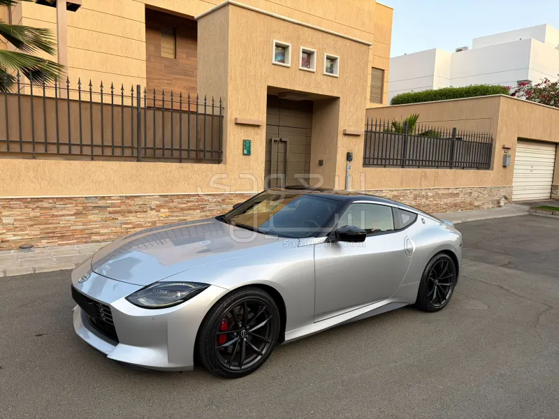 2023 نيسان زد 400