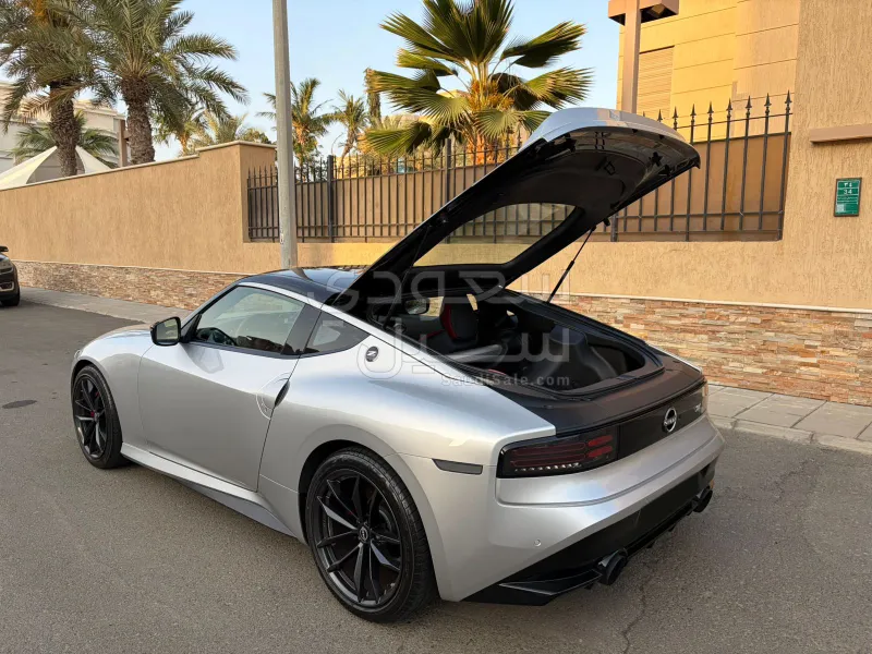 2023 نيسان زد 400