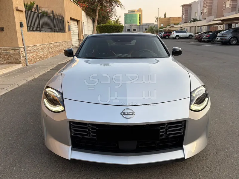 2023 نيسان زد 400