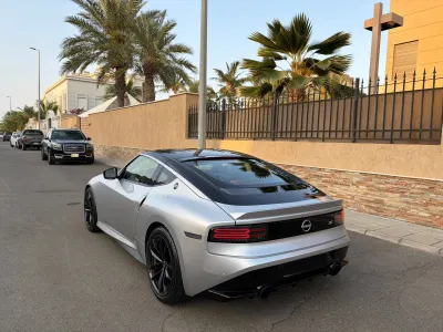 2023 نيسان زد 400