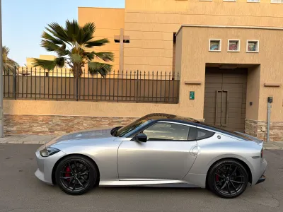 2023 نيسان زد 400