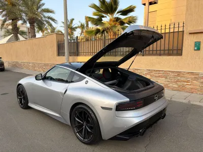 2023 نيسان زد 400