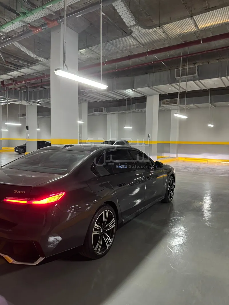 2024 بي ام دبليو الفئة السابعة 735أي