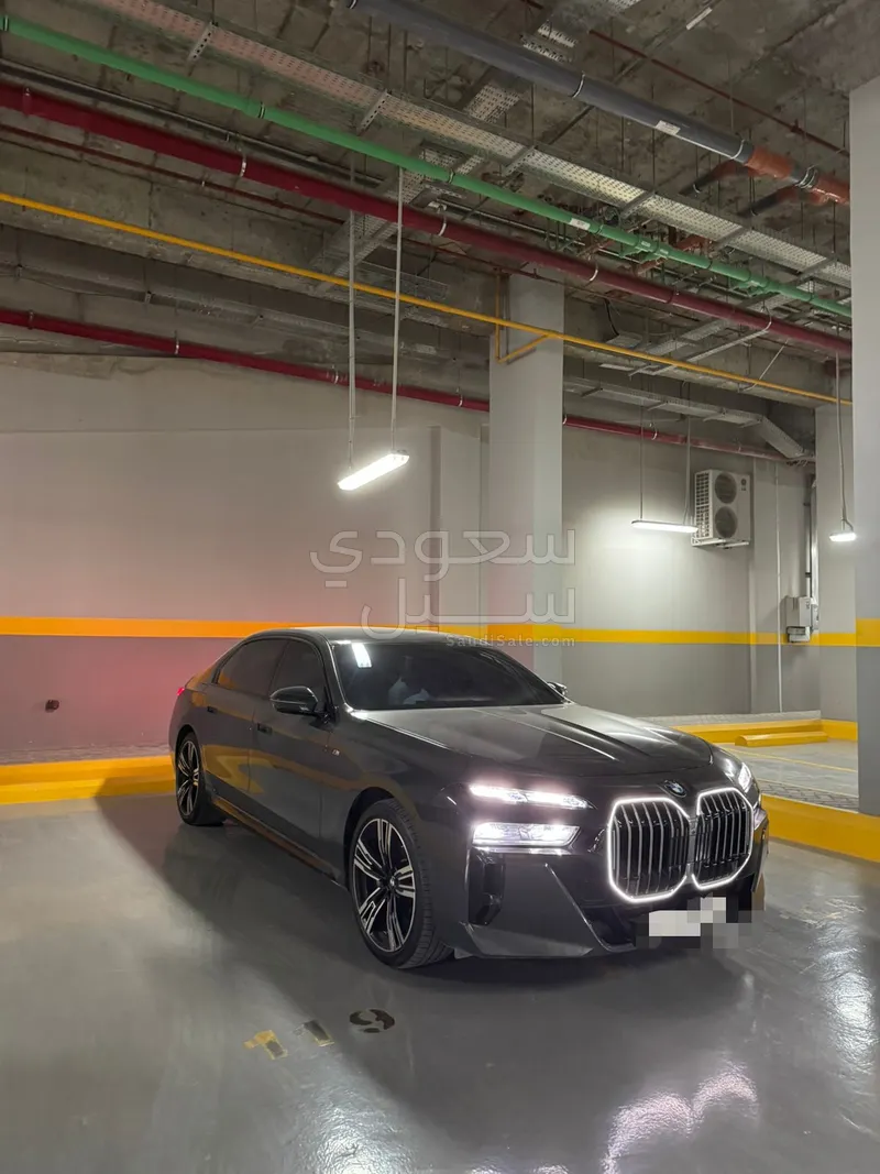 2024 بي ام دبليو الفئة السابعة 735أي