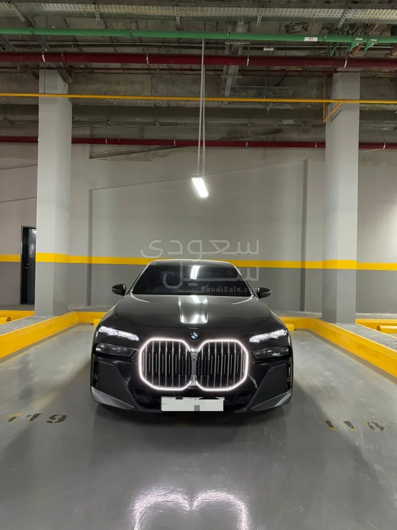 2024 بي ام دبليو الفئة السابعة 735أي