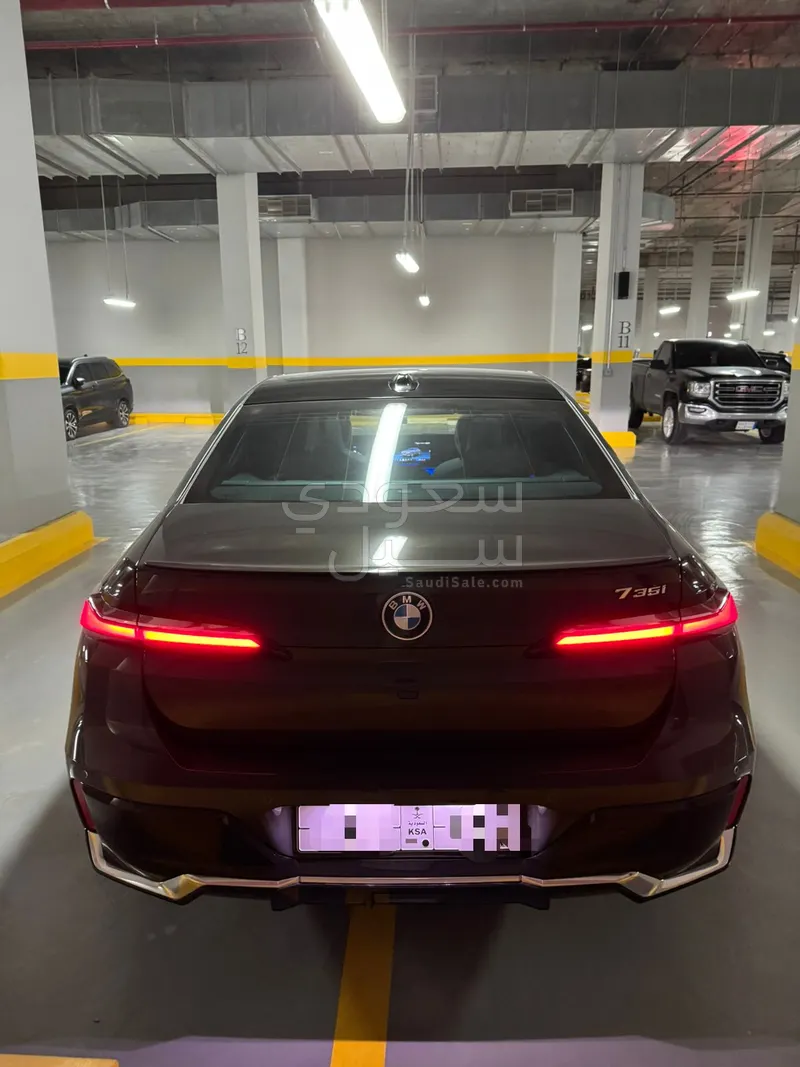 2024 بي ام دبليو الفئة السابعة 735أي