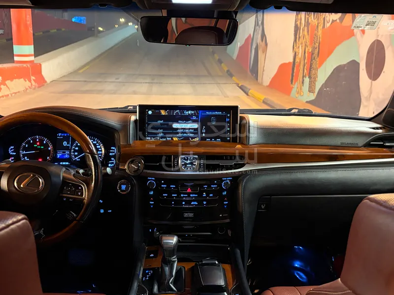 2017 لكزس إل إكس 570