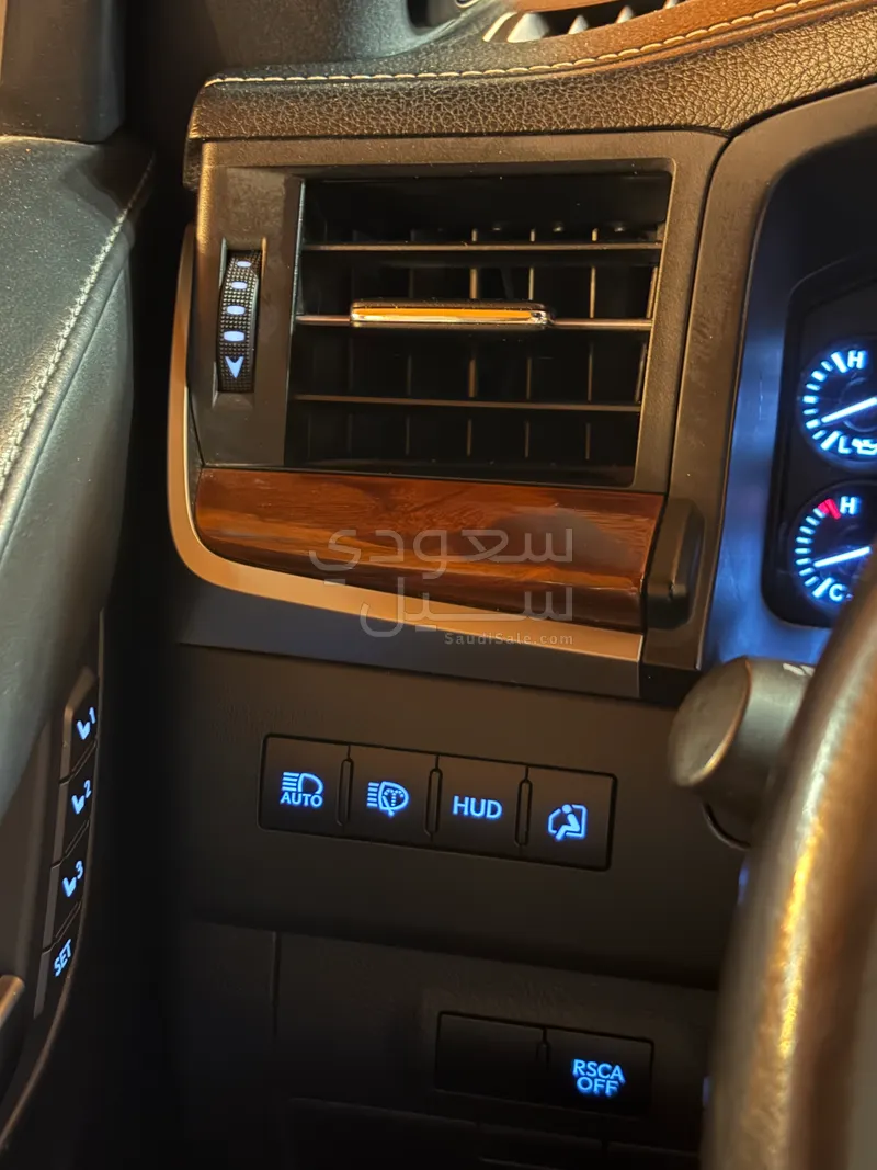 2017 لكزس إل إكس 570