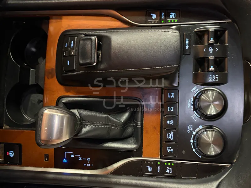 2017 لكزس إل إكس 570