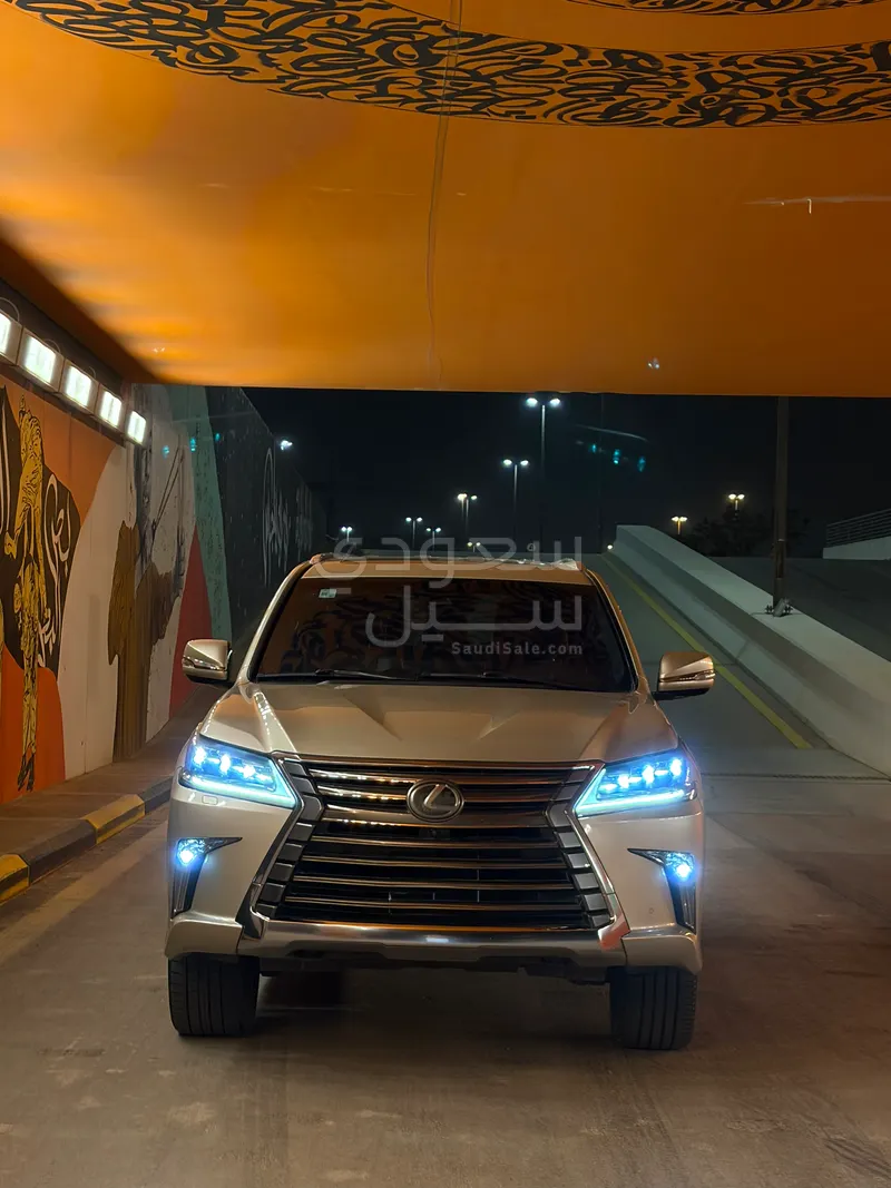 2017 لكزس إل إكس 570