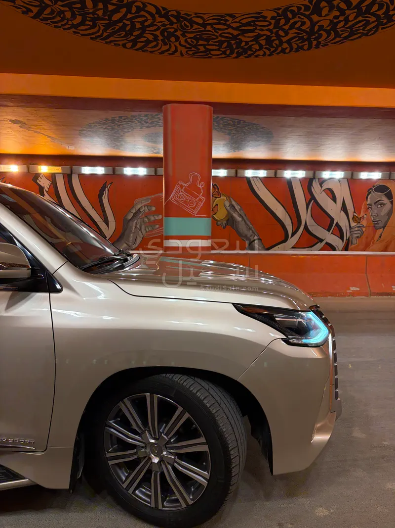 2017 لكزس إل إكس 570