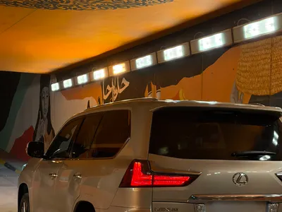 2017 لكزس إل إكس 570